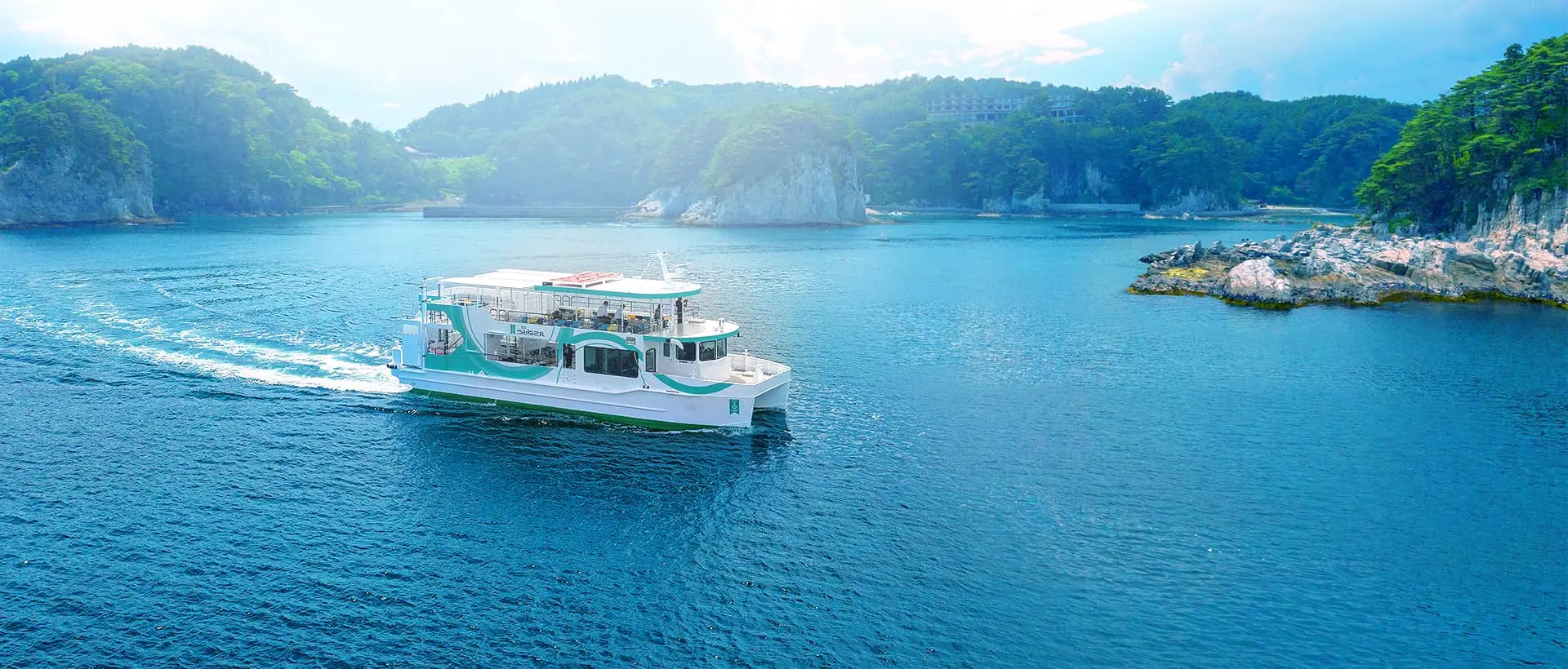 Scenic boat ride through the beautiful ocean